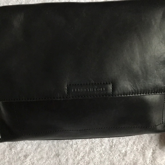 EUC Kenneth Cole Crossbody - Picture 2 of 4